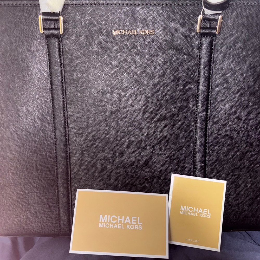 Michael Kors - Picture 3 of 6